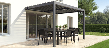 Prie sienos montuojama bioklimatinė pergola